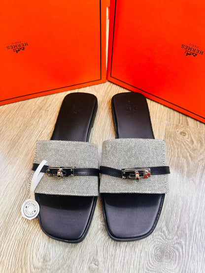 Hermes
Size 36-42 
100 dhs💓

Zain132
♥️♥️♥️