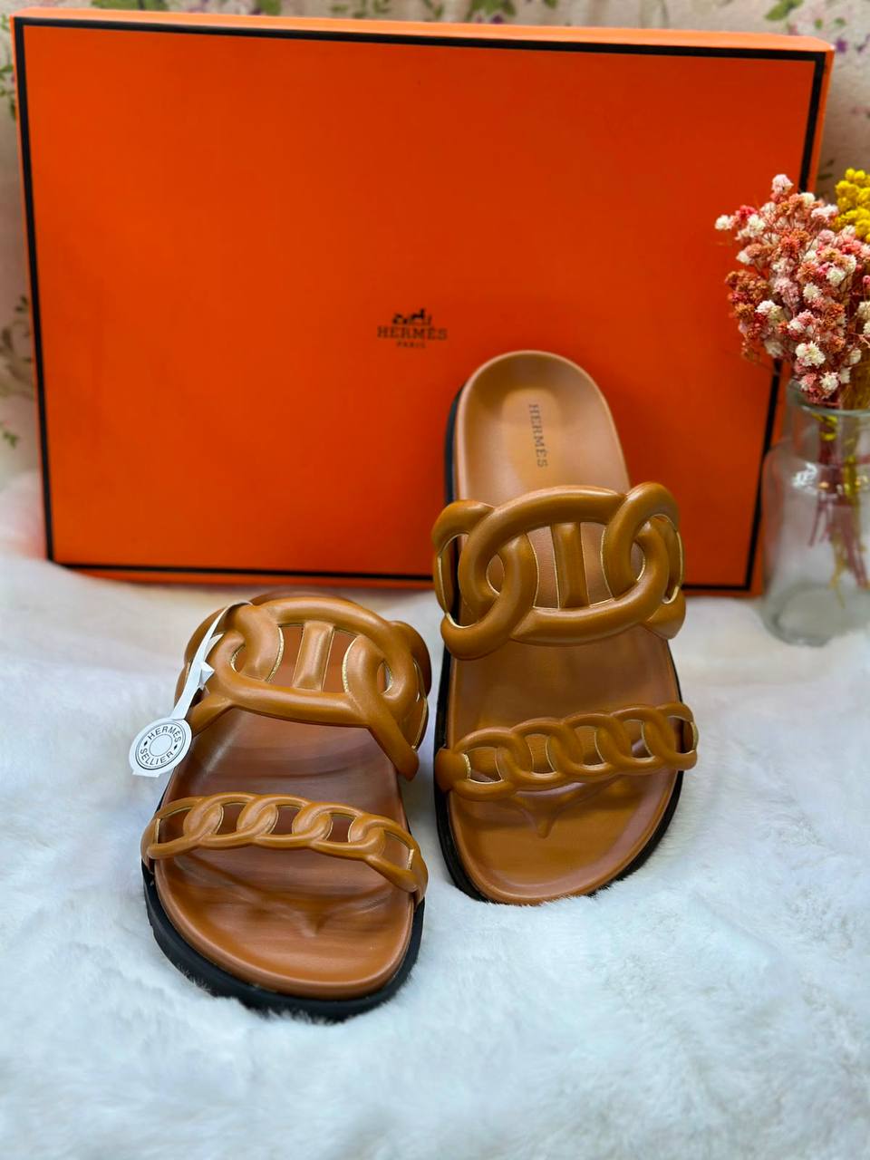 Hermes
size 36-42 
100 dhs✅

Zain132
♥️♥️♥️