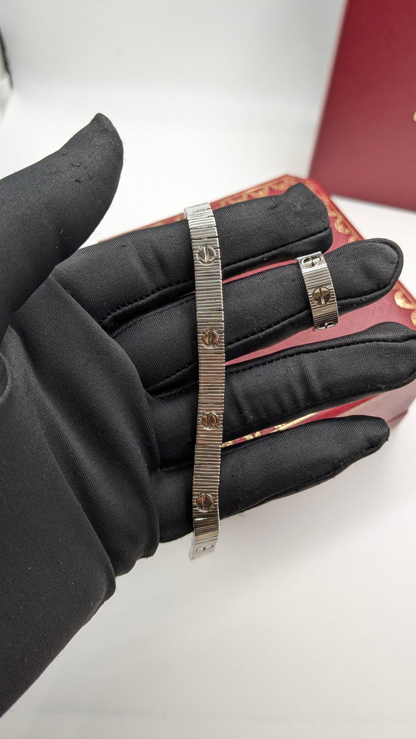 Cartier Set
Brecelet + ring

with normal box
🎁🎁🎁

high quality
170 dhs🪙🌨️

Zain210
♥️♥️♥️