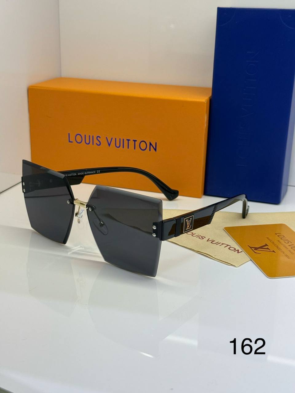 SUNGLASSES 🕶️
GOOD QUALITY 
50 dhs🌺

Zain40
♥️♥️♥️