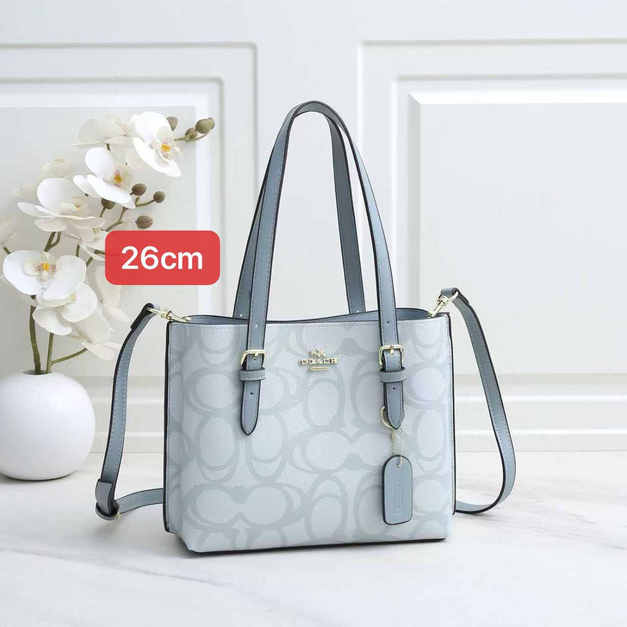 Coach
With box 🎁🎁🎁

110 dhs✅

Zain168
♥️♥️♥️