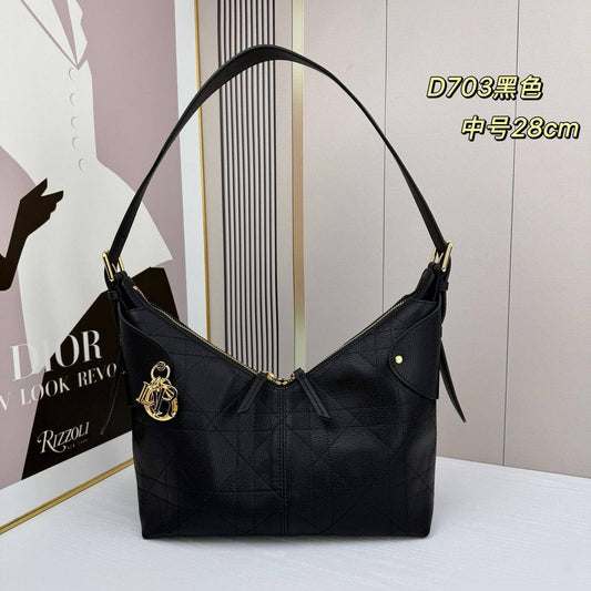 Dior Master
330 dhs🪙💚
#28cm❤️

Zain228
♥️♥️♥️