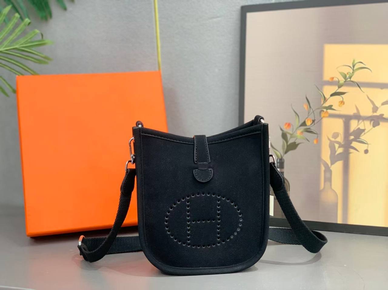 Hermes 
Best quality 

with box’s 
🎁🎁🎁

90 dhs✅
size 20 Cm

Zain290
♥️♥️♥️