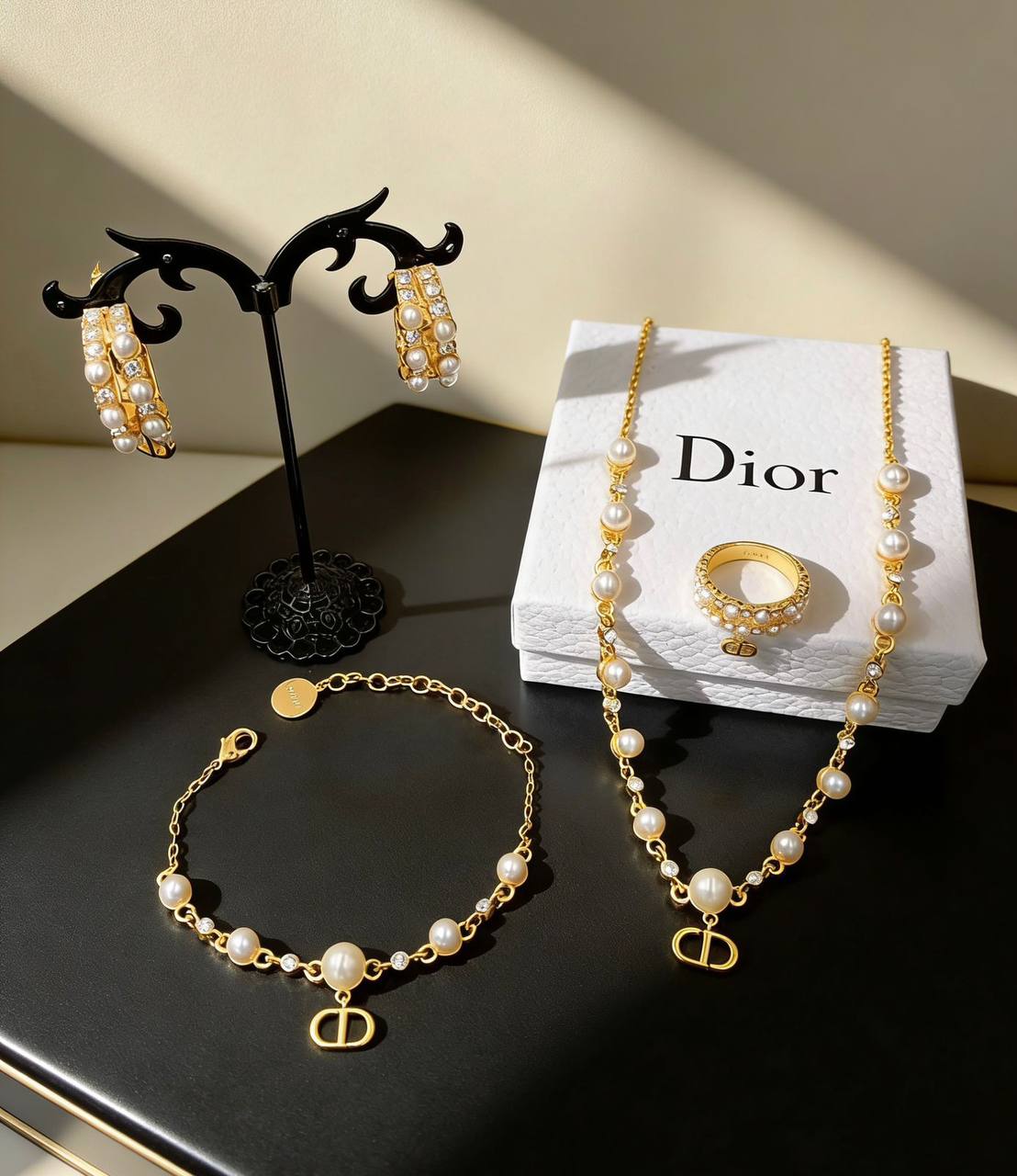 Dior SET 
MASTER✨💫
NECKLACE Bracelet Earrings Ring
With Box And Paper BAG🎁🛍️ 
160 DHS✅

Zain89
♥️♥️♥️