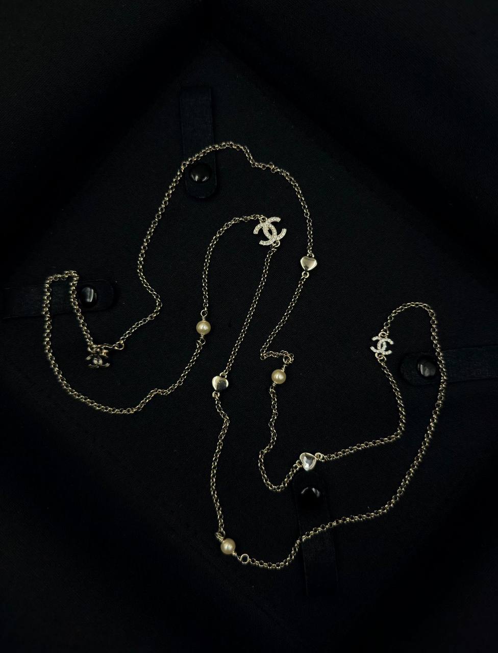 CHANEL 🤍
* Long Chain Necklace 
* Gold-Finish Metal with Stones 
* ⁠↗️ *Super Master Quality ®️* 🫆

*100 dhs❤️* with *Normal* Box & Bag
*135 dhs❤️* with *Orignal* Packaging 

Zain209
♥️♥️♥️