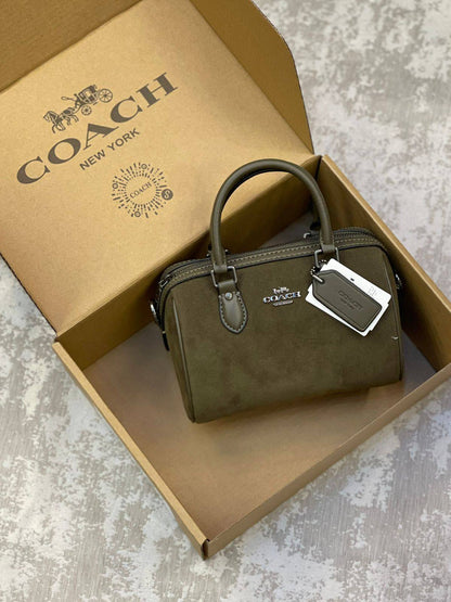 Coach 
high quality 

with box 
🎁🎁🎁

240 dhs❣️

Zain175
♥️♥️♥️