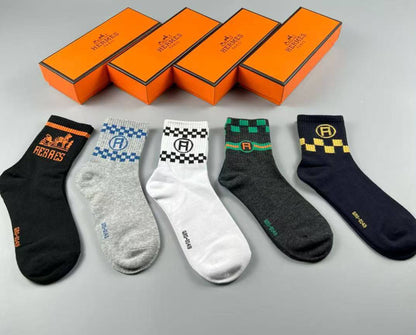 Socks
With box 
45 dhs✅
Inside box…5pc

Zain93
♥️♥️♥️