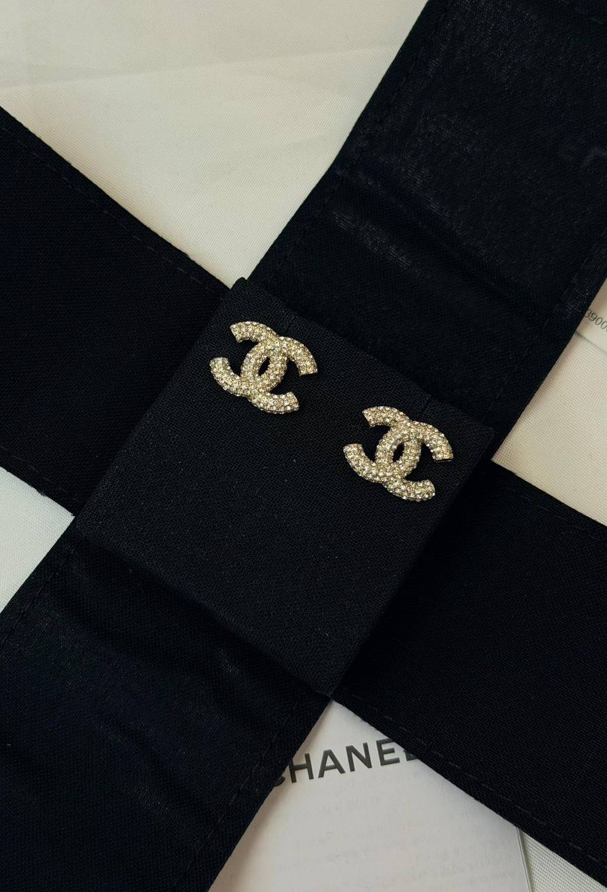 CHANEL* 🤍
↗️ *Super Master Quality ®️*
* *New Collection*
* ⁠EARINGS
*95 dhs❤️* with *Orignal* Packing 🎁
*85 dhs❤️* with *Normal* Box & Bag

Zain209
♥️♥️♥️