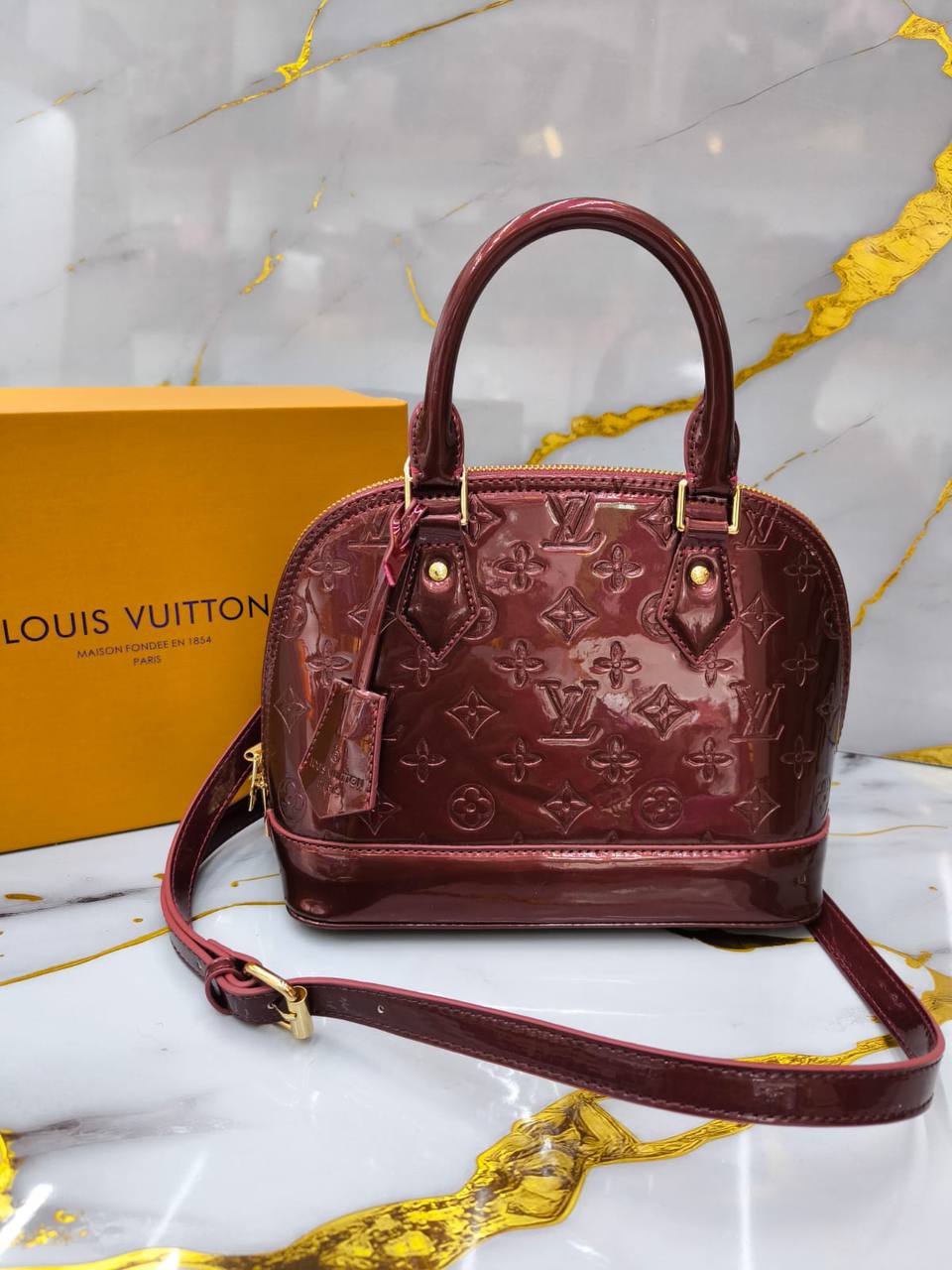 LV
95 dhs✅
with box

Zain203
♥️♥️♥️
