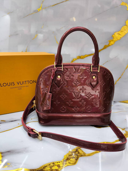 LV
95 dhs✅
with box

Zain203
♥️♥️♥️