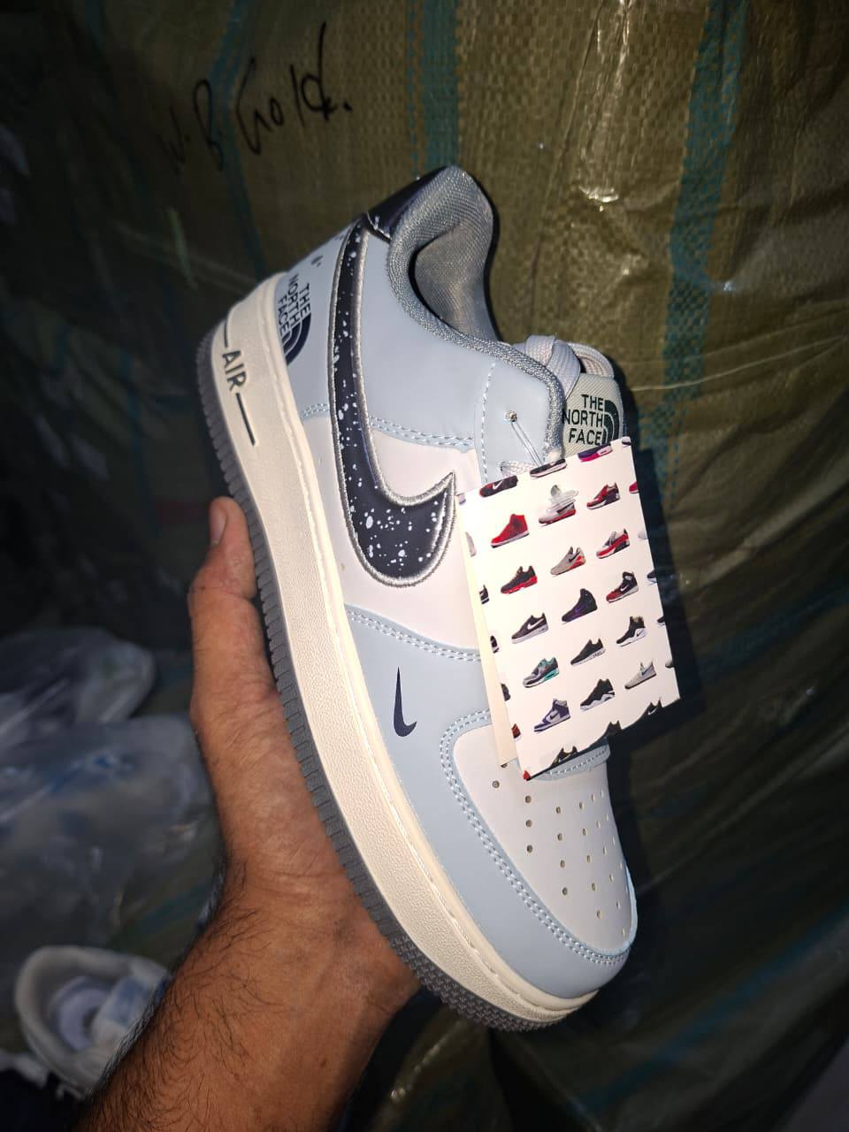 NIKE
40 to 45 size
95 dhs💓

Zain27
♥️♥️♥️