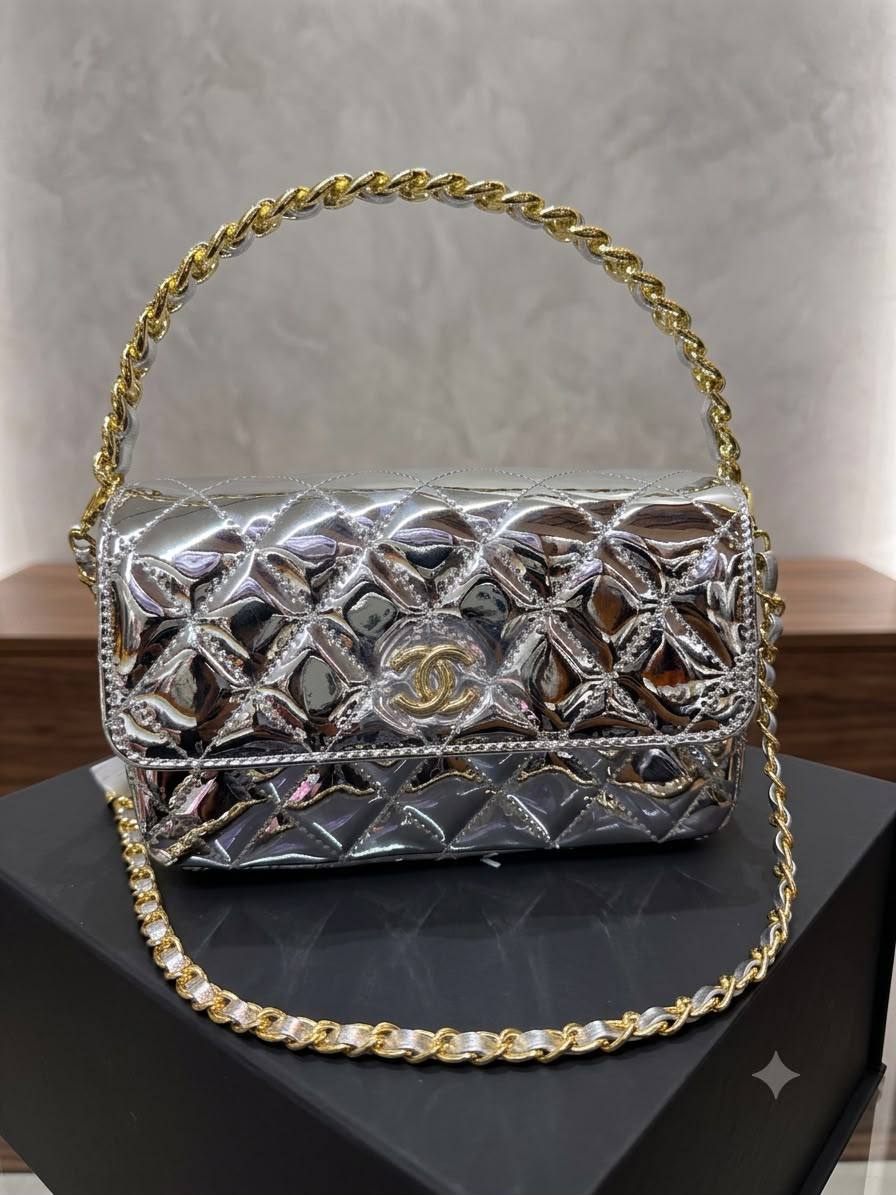 Chanel
120 dhs🇦🇪🇦🇪
with box

Zain203
♥️♥️♥️