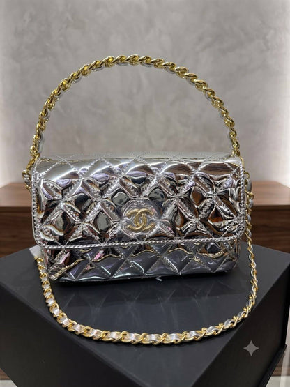 Chanel
120 dhs🇦🇪🇦🇪
with box

Zain203
♥️♥️♥️