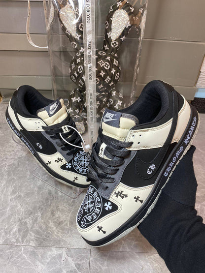 Nike Dunks SB X Chrome Hearts⛓️☦️
36-45 AVAILABLE🤩
240 dhs🗽

Zain242
♥️♥️♥️