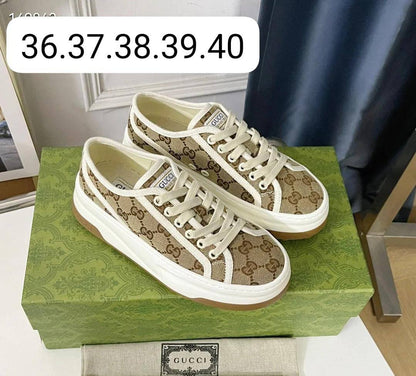 GUCCI SHOES
GOOD QUALITY 
120 dhs❤️

Zain40
♥️♥️♥️