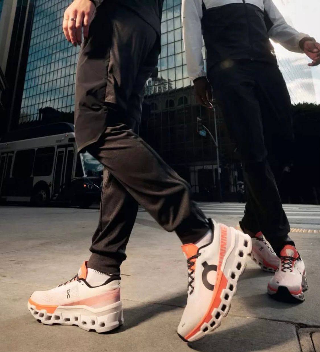 cloudmonster 2 , 
Size 36 to 45 
230 dhs✅

Zain196
♥️♥️♥️