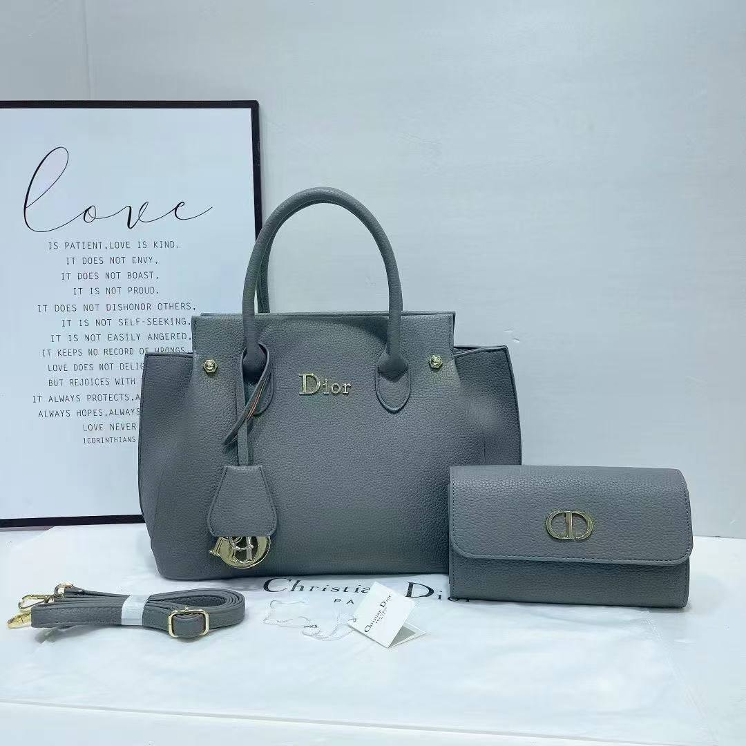 DIOR TOTE BAG 🔥
GOOD QUALITY 🌹
110 dhs🪙

Zain28
♥️♥️♥️