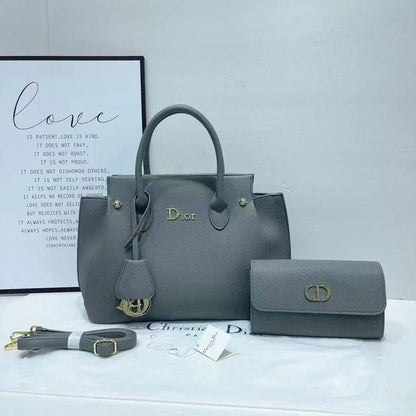 DIOR TOTE BAG 🔥
GOOD QUALITY 🌹
110 dhs🪙

Zain28
♥️♥️♥️