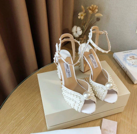 New. Jimmy choo heel 

  Size  .  36.  to 41

180 dhs❣️

Zain80
♥️♥️♥️