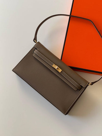 Hermes pochette epsom 
27cm💕master quality😍

with box
🎁🎁🎁

340 dhs🪙💕

Zain52
♥️♥️♥️