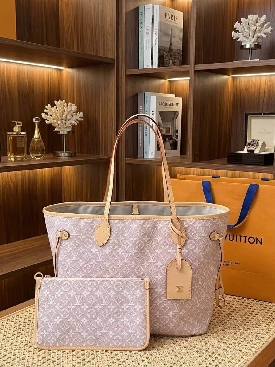 Valentino - JW PEI - BOTTEGA - D&G - PRADA - PATEK - Chanel - Fendi - Dior - MK - Loro Piana - LV - Aquazzura - Jimmy Choo - Christian Louboutin - Van Cleef - APM - Rolex - Cartier - Hermes - Gucci - Polene - ALO - Coach - Loewe - Adidas - Nike - YSL - QC