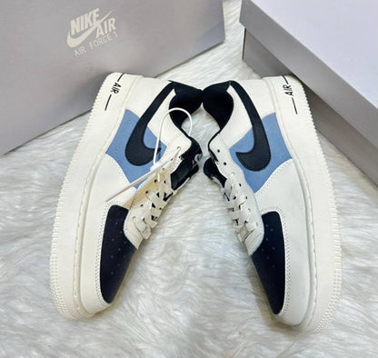 Nike
Size 40 To 45 
110 dhs✅

Zain183
♥️♥️♥️