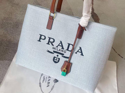 Prada
Chloe

110 dhs 
With box

Zain143

♥️♥️♥️