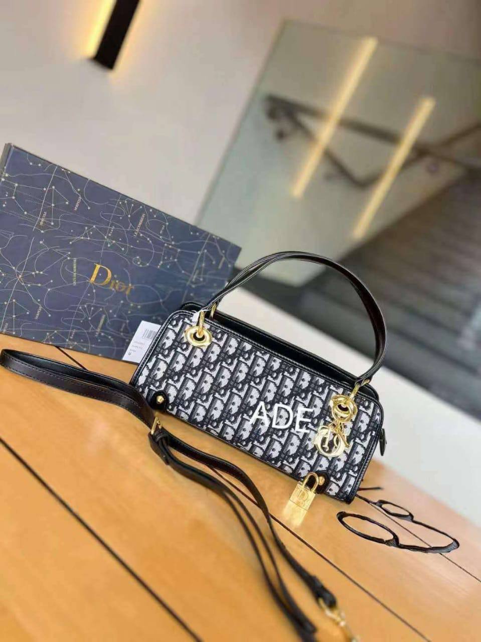 Dior

110 dhs✅

with box
🎁🎁🎁

Zain203
♥️♥️♥️