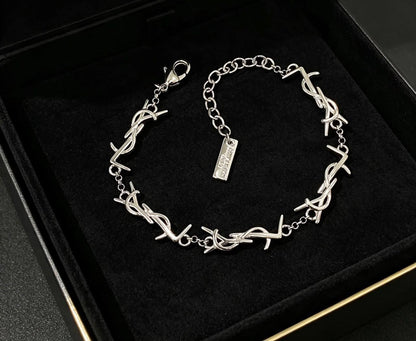YSL 
Necklace🦋
Earring✨
Bracelet 🍁
Master quality 💯
With normal boxes 🗃️ 
140 dhs🇦🇪🇦🇪

Zain216
♥️♥️♥️