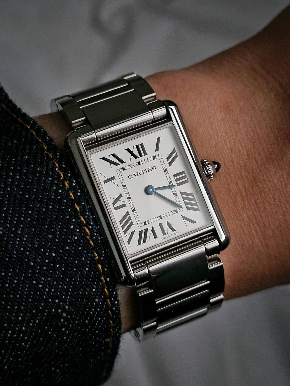 Cartier
 watch for ladies good quality 
220 dhs❤️💚
 (size 28mm)

Zain59
♥️♥️♥️