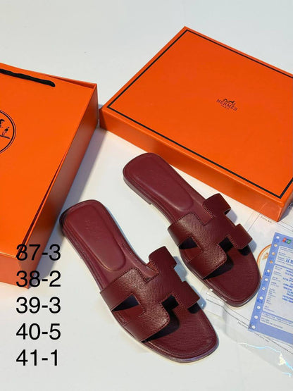 HERMES SLIPPER
GOOD QUALITY👌
90 dhs💓

Zain40
♥️♥️♥️
