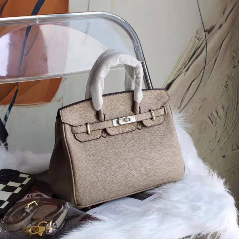 HERMES

best quality 
without box

120 dhs🇦🇪🇦🇪🇦🇪

size30CM

Zain290
♥️♥️♥️