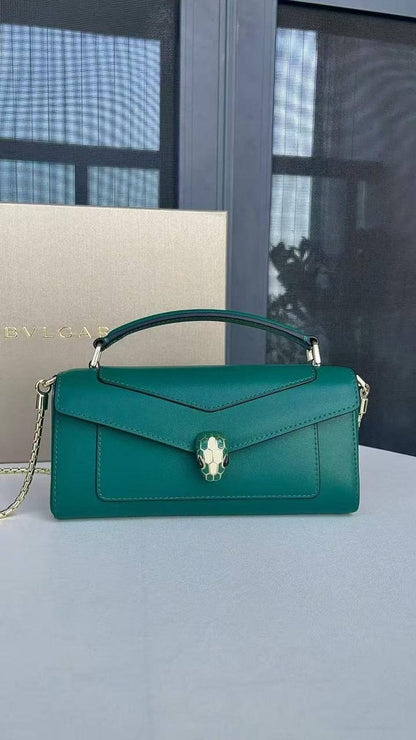 Bvlgari New Master Bag
310 dhs🪙🌨️

Zain153
♥️♥️♥️