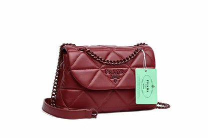 Prada
90 dhs💓 
high quality 24cm

Zain26
♥️♥️♥️