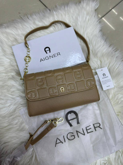 ❤️ Aignar  hobo
1️⃣ First quality +🎁
Size : 24 * 15 cm
95 dhs🪙🌨️
with box 🎁

Zain115
♥️♥️♥️
