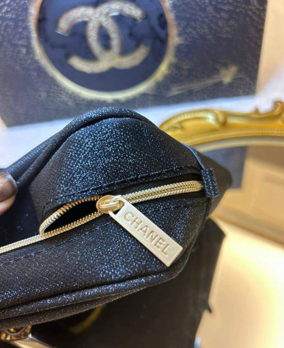 Chanel
90 dhs✅
SIZE：22cm

Zain07
♥️♥️♥️