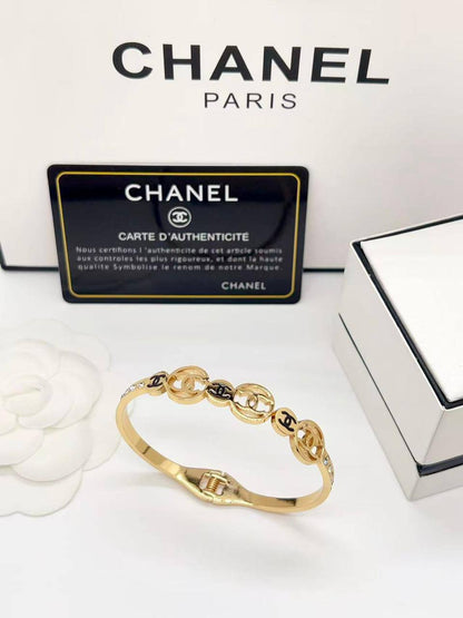 Bangles

20 dhs💚

normal box🎁

Zain216
♥️♥️♥️