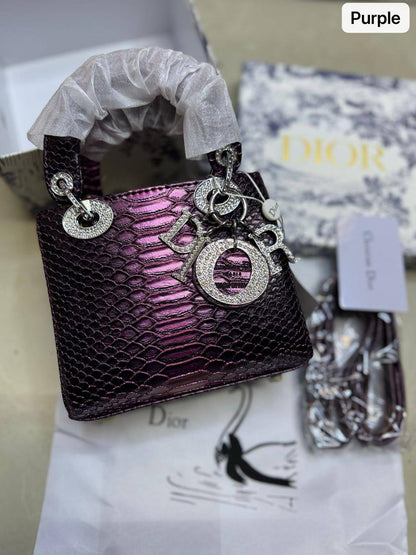 🌹  Lady Dior rare materials
1️⃣ First quality +🎁
Size : 17 * 14 * 7 cm
115 dhs👑
with box 🎁

Zain115
♥️♥️♥️
