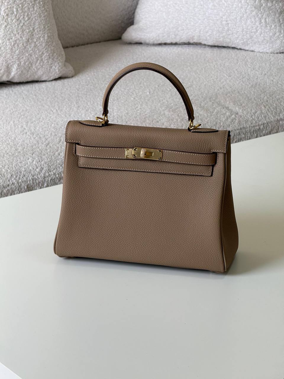 Hermes kelly togo 28cm💕
master quality😍

with box❤️
🎁🎁🎁

400 dhs🪙💕

Zain52
♥️♥️♥️