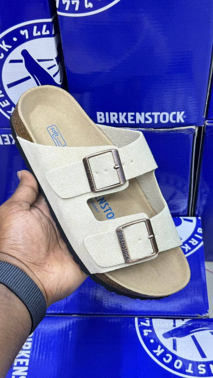 Birkenstock
Size 36-45
130 dhs✅

Zain183
♥️♥️♥️