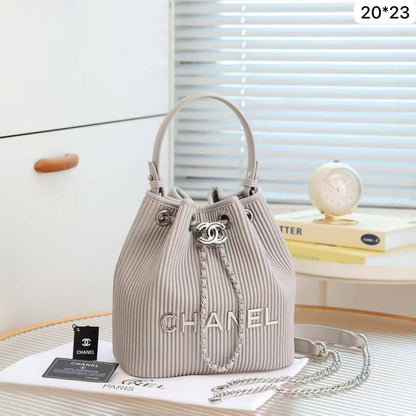 Chanel Bucket

First quality

Size : 20 * 23 cm
95 dhs🇦🇪🇦🇪🇦🇪

Zain115 
♥️♥️♥️