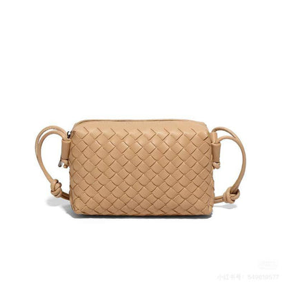BOTTEGA   
GOOD QUALITY 
SIZE:20×10×17cm   
90 dhs🪙

withbox  
🎁🎁🎁

Zain04
♥️♥️♥️