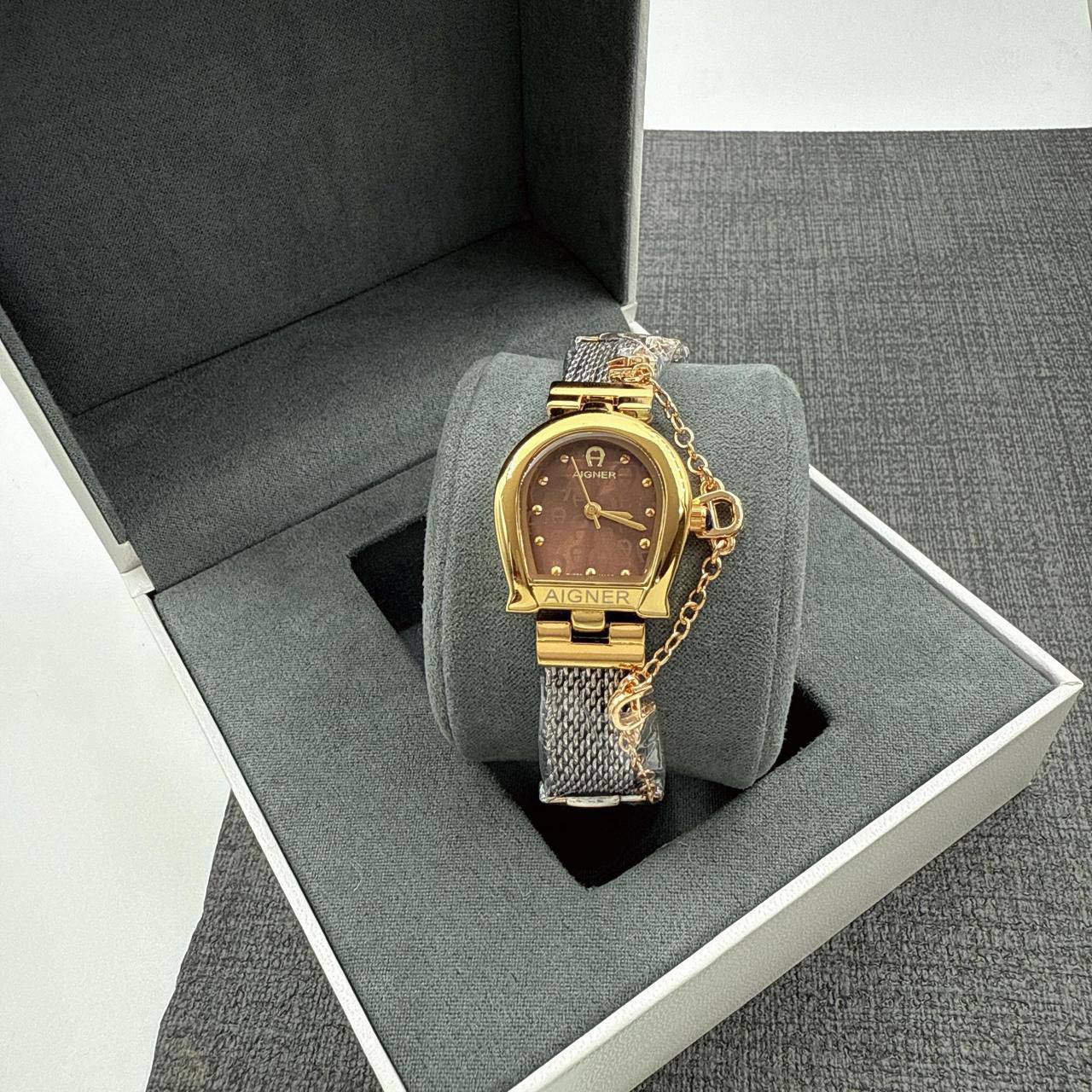 Aigner
Ladies watches
65 dhs🪙

Zain45
♥️♥️♥️