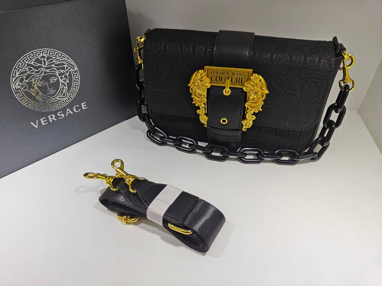 Versace 

95 dhs✅

with box
🎁🎁🎁

Zain235
♥️♥️♥️
