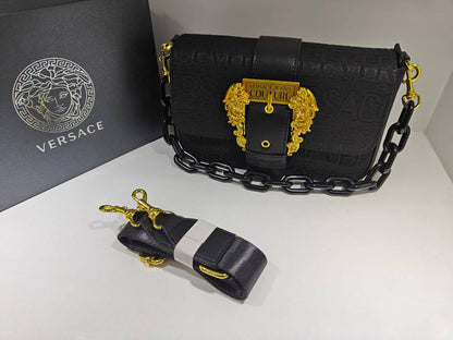Versace 

95 dhs✅

with box
🎁🎁🎁

Zain235
♥️♥️♥️