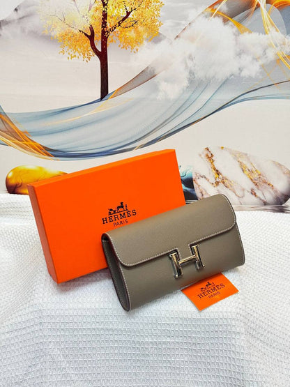 Hermes 
Best quality with box’s 
90 dhs✅
size 22 cm

Zain290
♥️♥️♥️