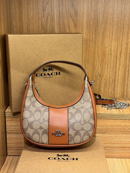 COACH
Best quality 

with box
🎁🎁🎁

80 dhs✅

size 20Cm

Zain290
♥️♥️♥️