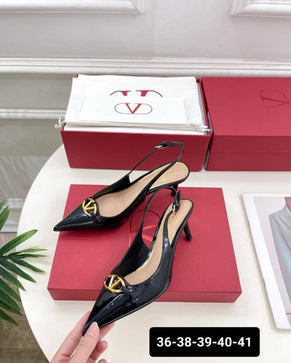 VALENTINO HEEL
GOOD QUALITY
95 dhs👑

Zain40
♥️♥️♥️