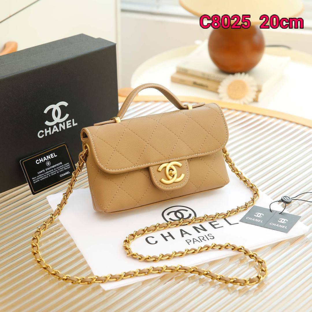 Chanel
100 dhs🇦🇪🇦🇪
with box
size 20cm

Zain26
♥️♥️♥️