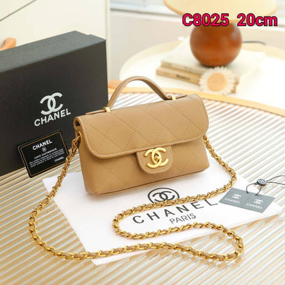 Chanel
100 dhs🇦🇪🇦🇪
with box
size 20cm

Zain26
♥️♥️♥️